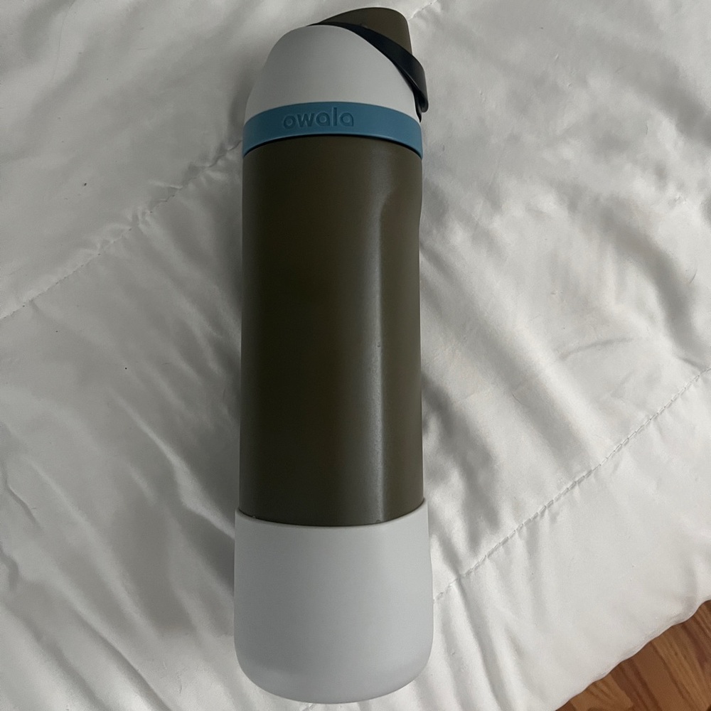 Owala Freesip 24 oz- Discontinued Color